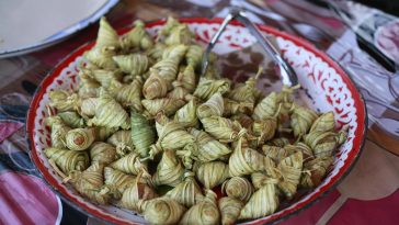 close up of a bowl full of ketupat