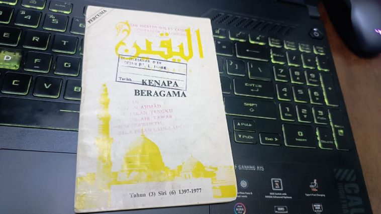 Kenapa Beragama diterbitkan oleh Pusat Penyelidikan Islam, Jabatan Perdana Menteri Malaysia, KL.